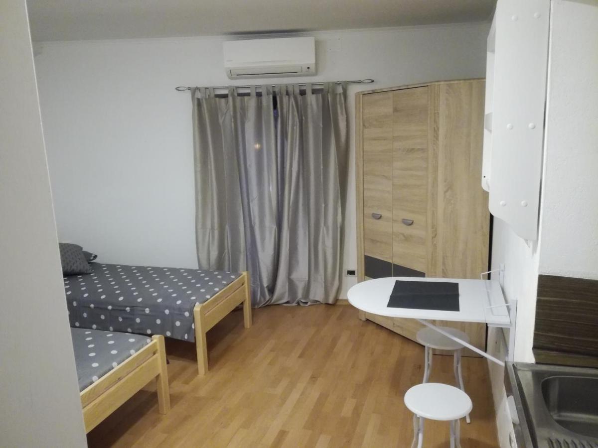 Guest House Kvartin Umag Habitación foto